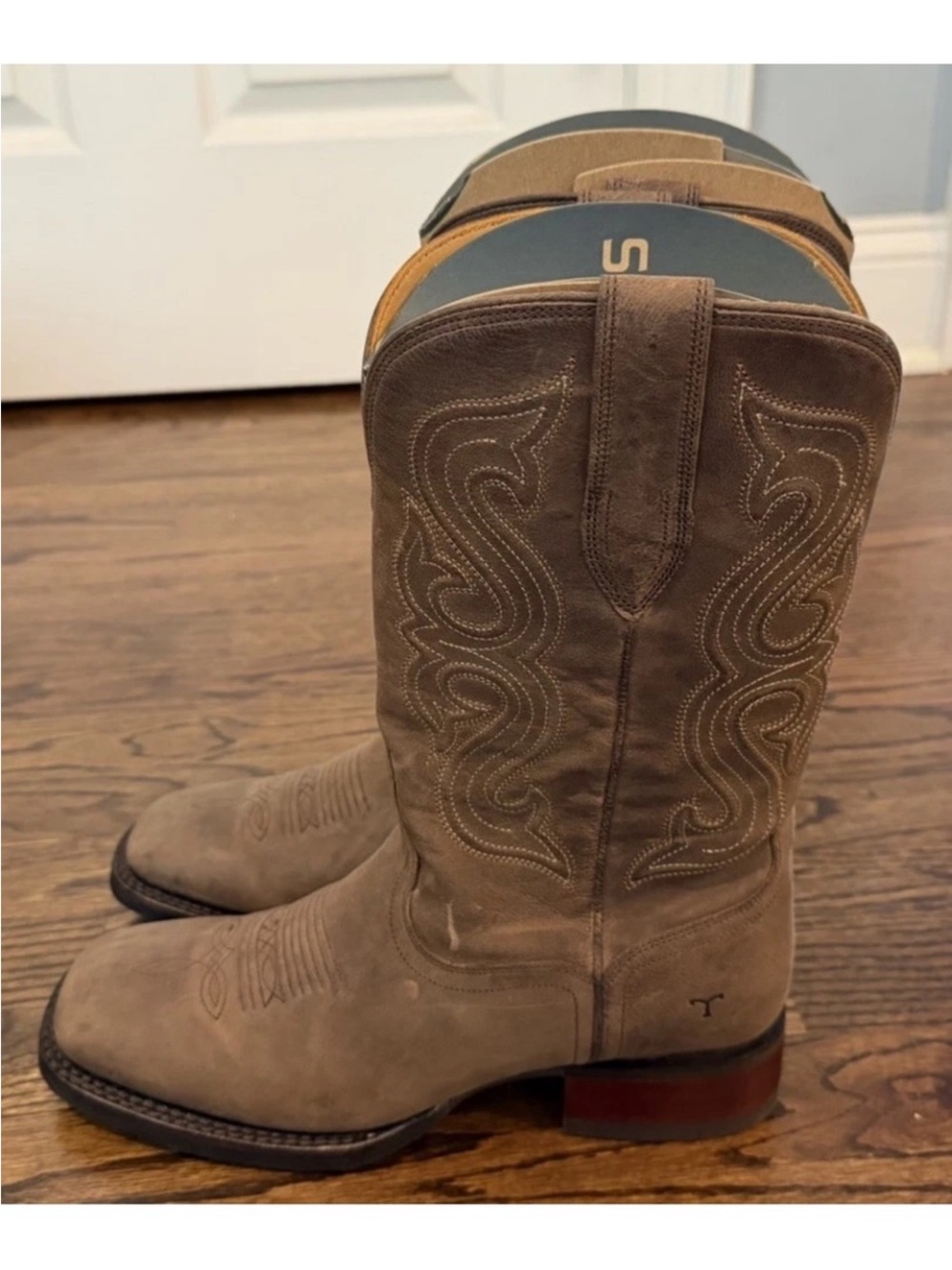 Brand new beautiful boots - Picture 5 of 8